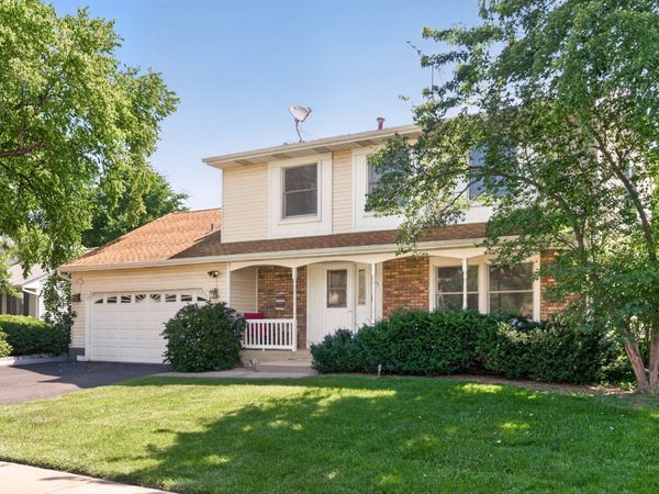 975 W Pine Avenue , Roselle, IL 60172