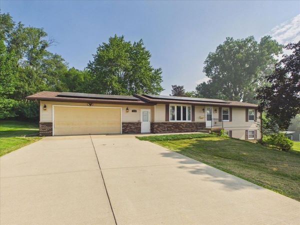 1114 Lynwood Court, FREEPORT, IL 61032