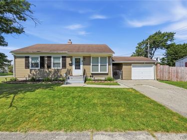 84 Harvington Road , Tonawanda, NY 14150