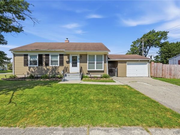 84 Harvington Road , Tonawanda, NY 14150