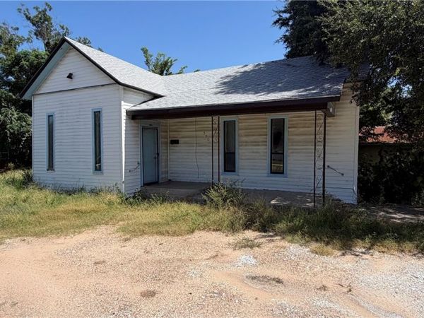 500 6th Street , Cameron, TX 76520