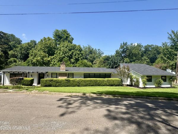 213 E White Drive, Starkville, MS 39759