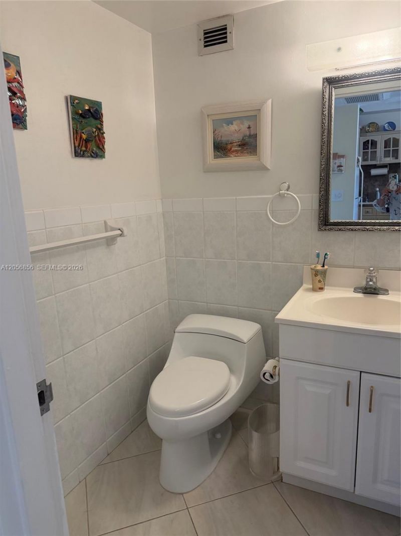 5601 Collins Ave , Unit 1723, Miami Beach, FL 33140 Photo