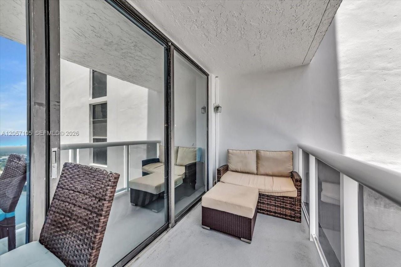 20515 E Country Club Dr, Unit 2048, Aventura, FL 33180 Photo