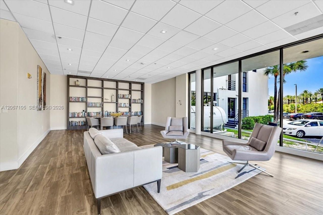 20515 E Country Club Dr, Unit 2048, Aventura, FL 33180 Photo