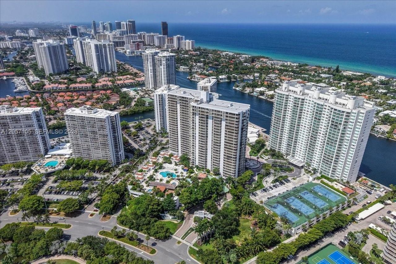 20515 E Country Club Dr, Unit 2048, Aventura, FL 33180 Photo