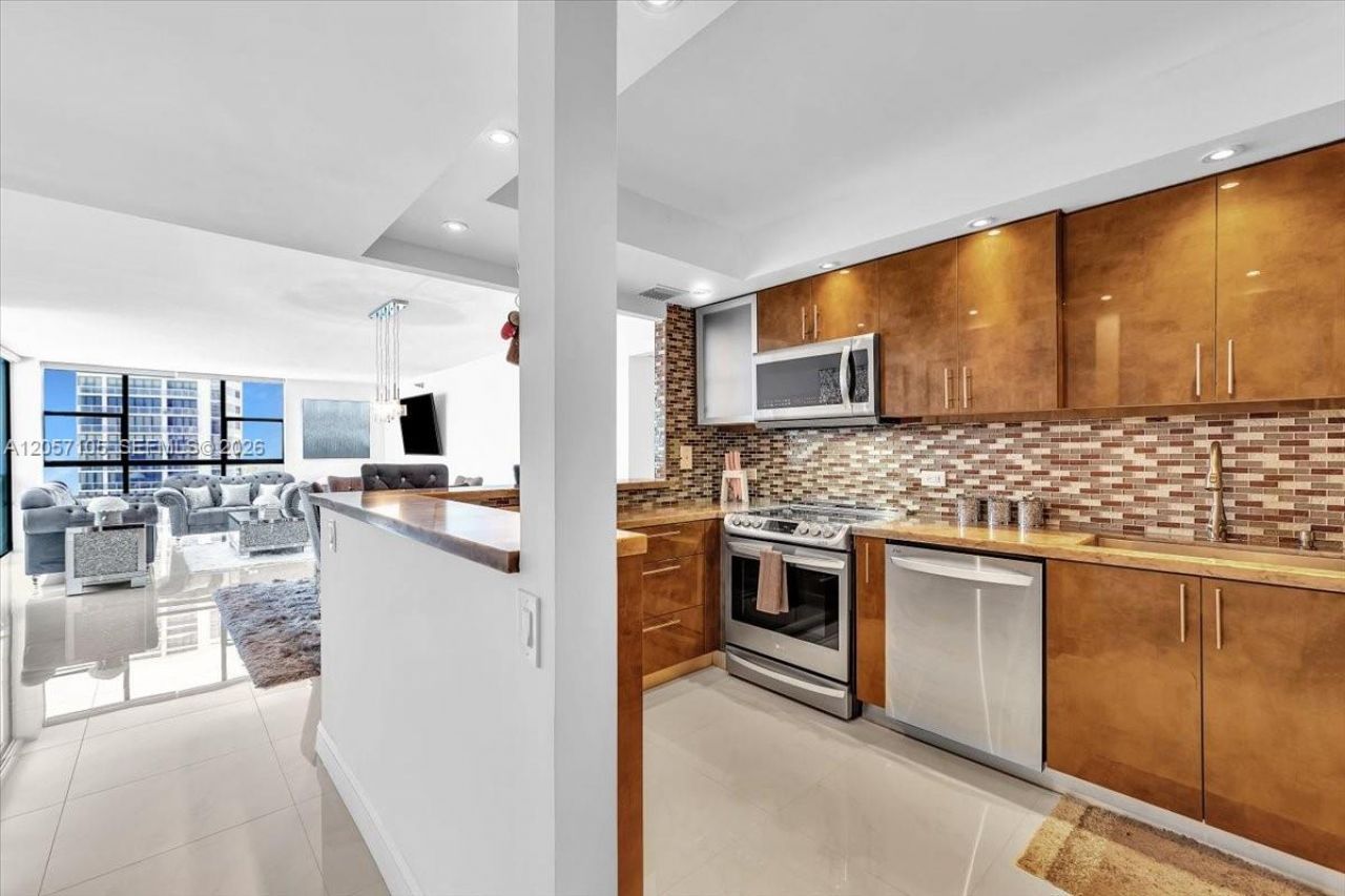 20515 E Country Club Dr, Unit 2048, Aventura, FL 33180 Photo