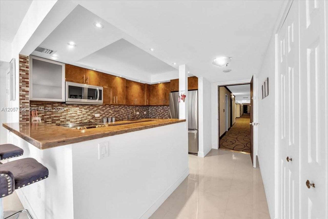 20515 E Country Club Dr, Unit 2048, Aventura, FL 33180 Photo