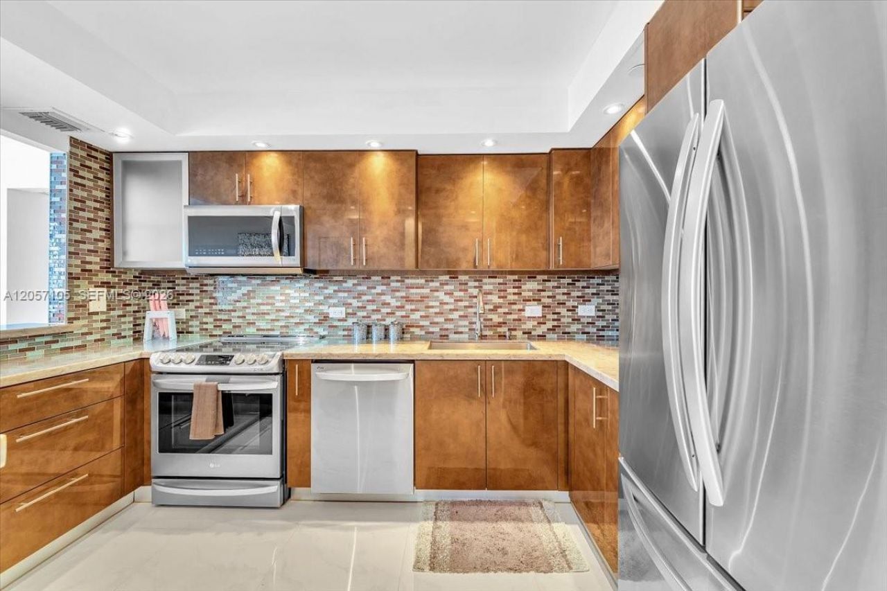 20515 E Country Club Dr, Unit 2048, Aventura, FL 33180 Photo