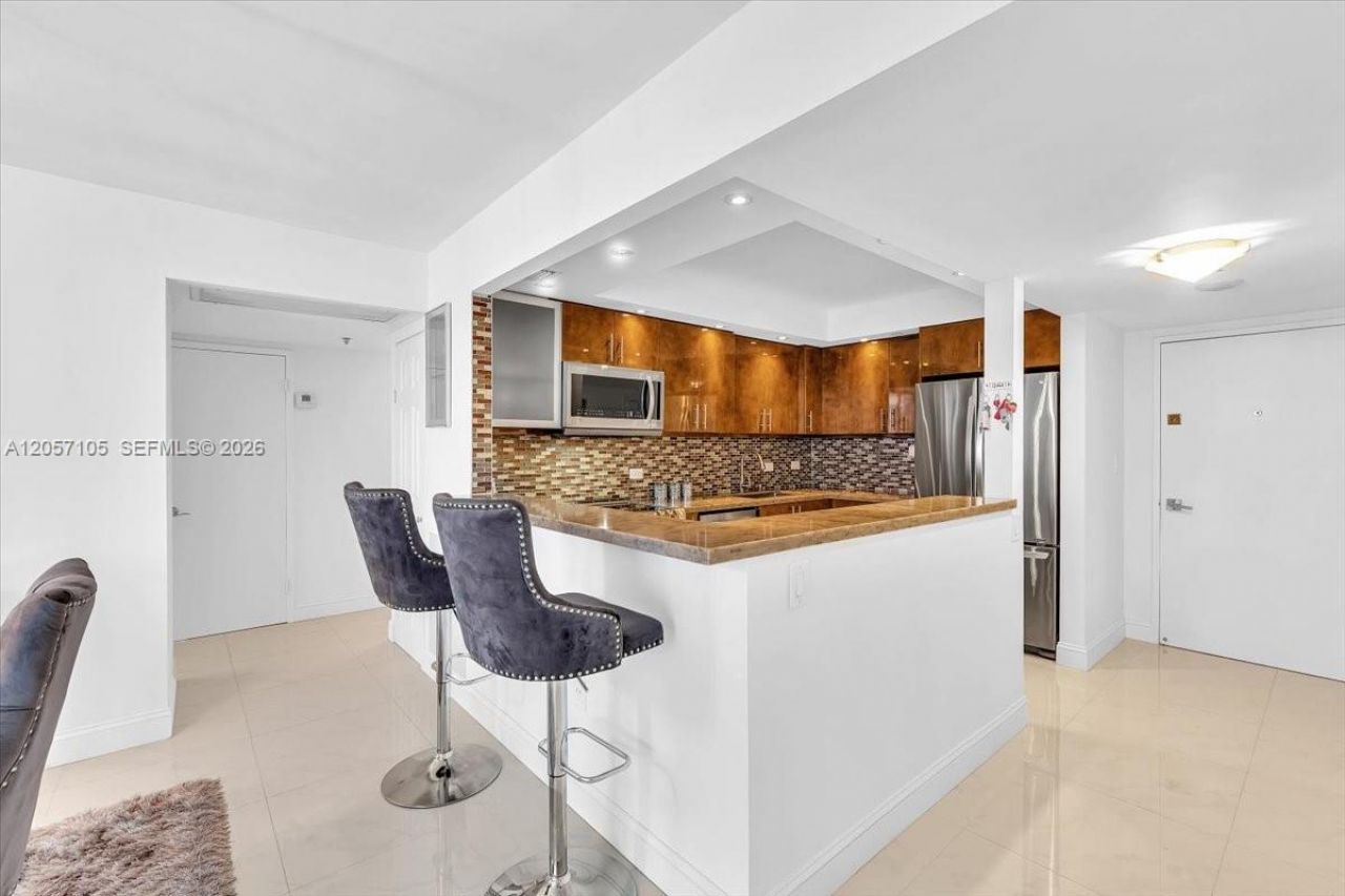 20515 E Country Club Dr, Unit 2048, Aventura, FL 33180 Photo