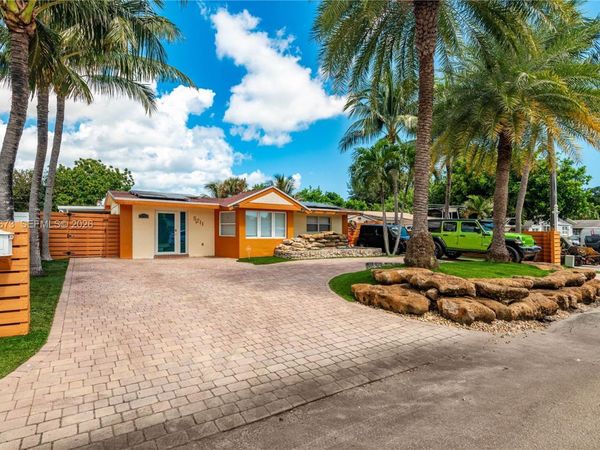 5711 Farragut St, Hollywood, FL 33021