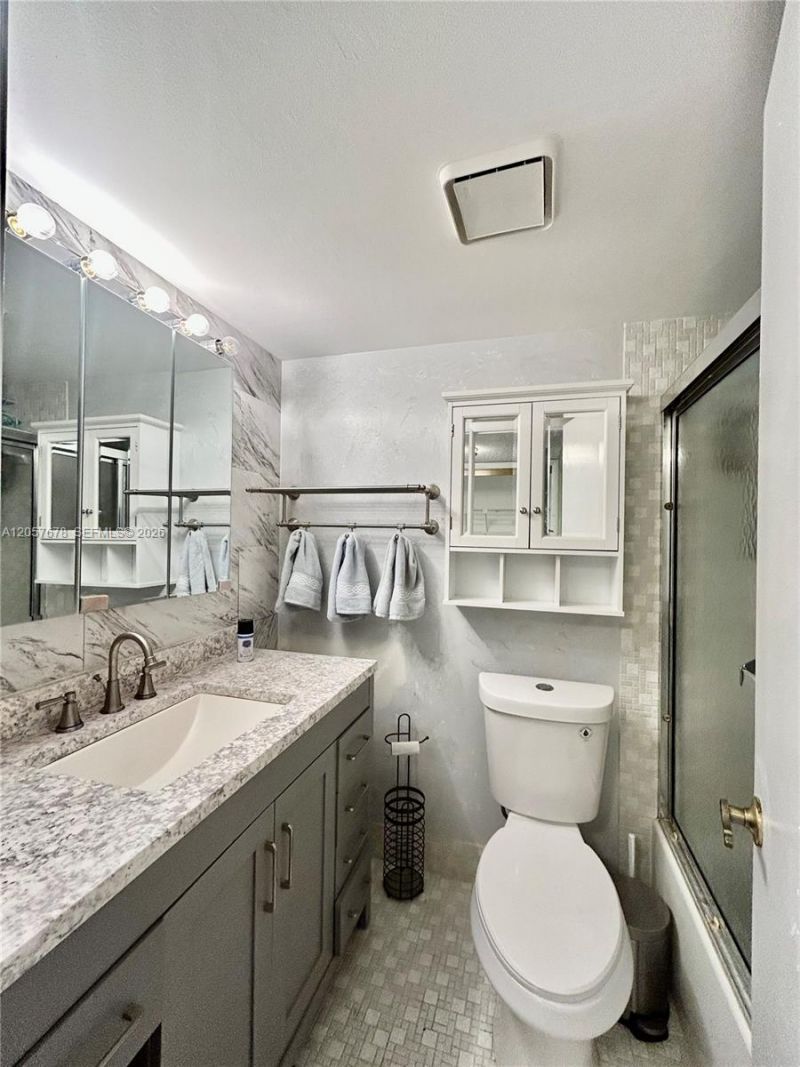 200 Gate Rd, Unit 202, Hollywood, FL 33024 Photo