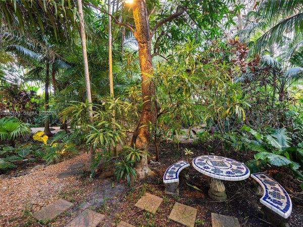 4867 SW 82nd St, Miami, FL 33143