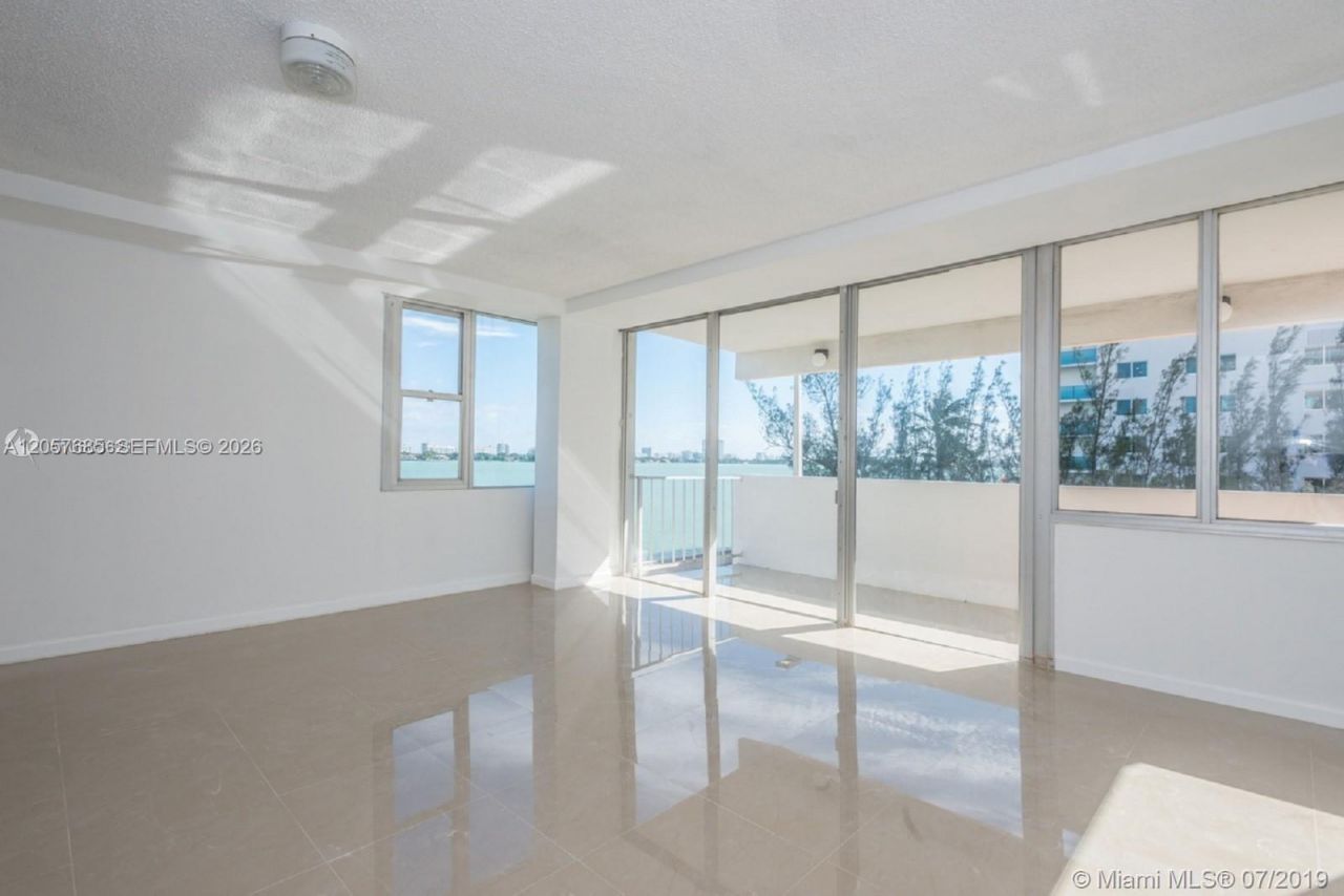 7545 E Treasure Dr, Unit 2H, North Bay Village, FL 33141 Photo
