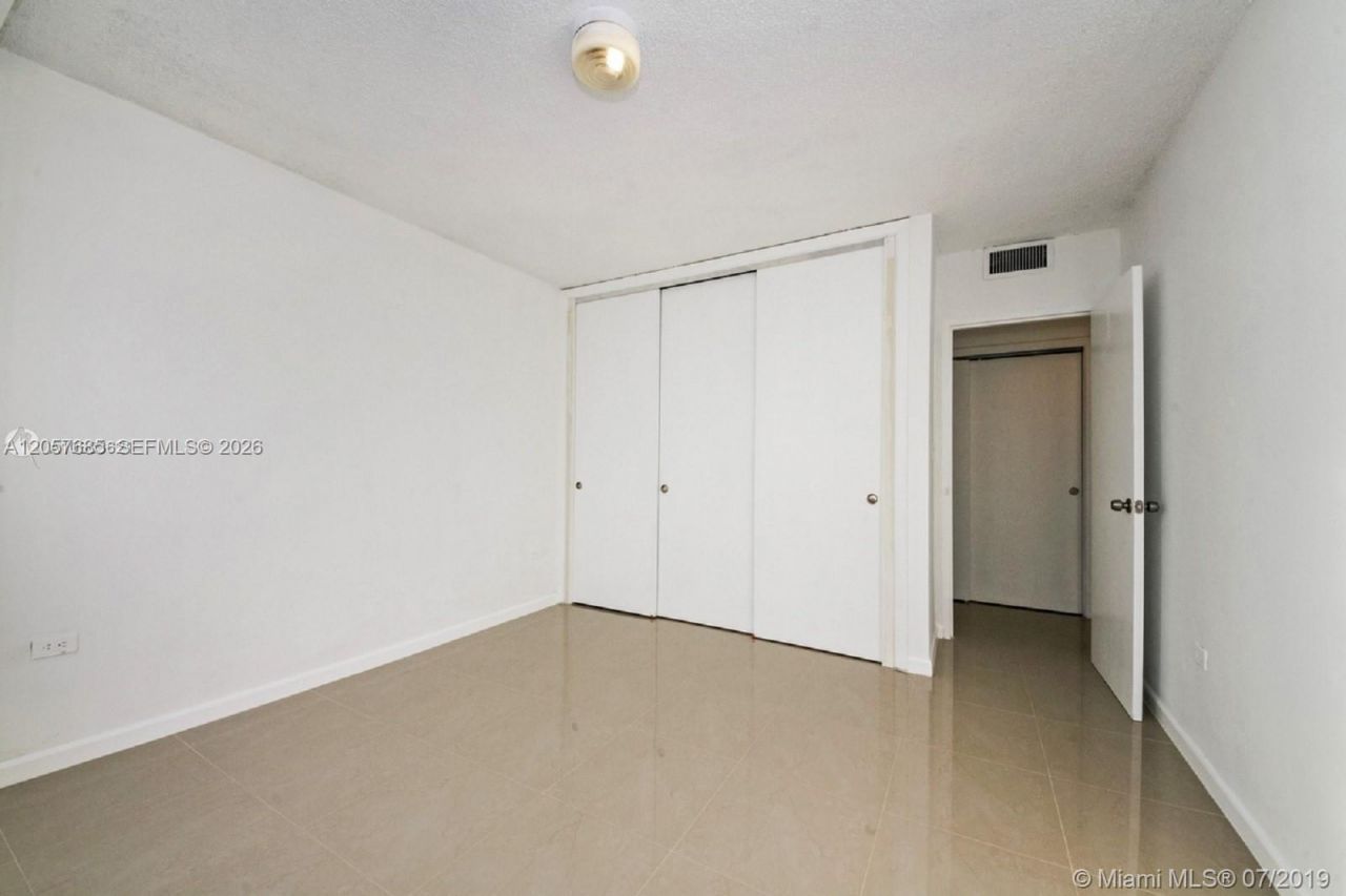 7545 E Treasure Dr, Unit 2H, North Bay Village, FL 33141 Photo