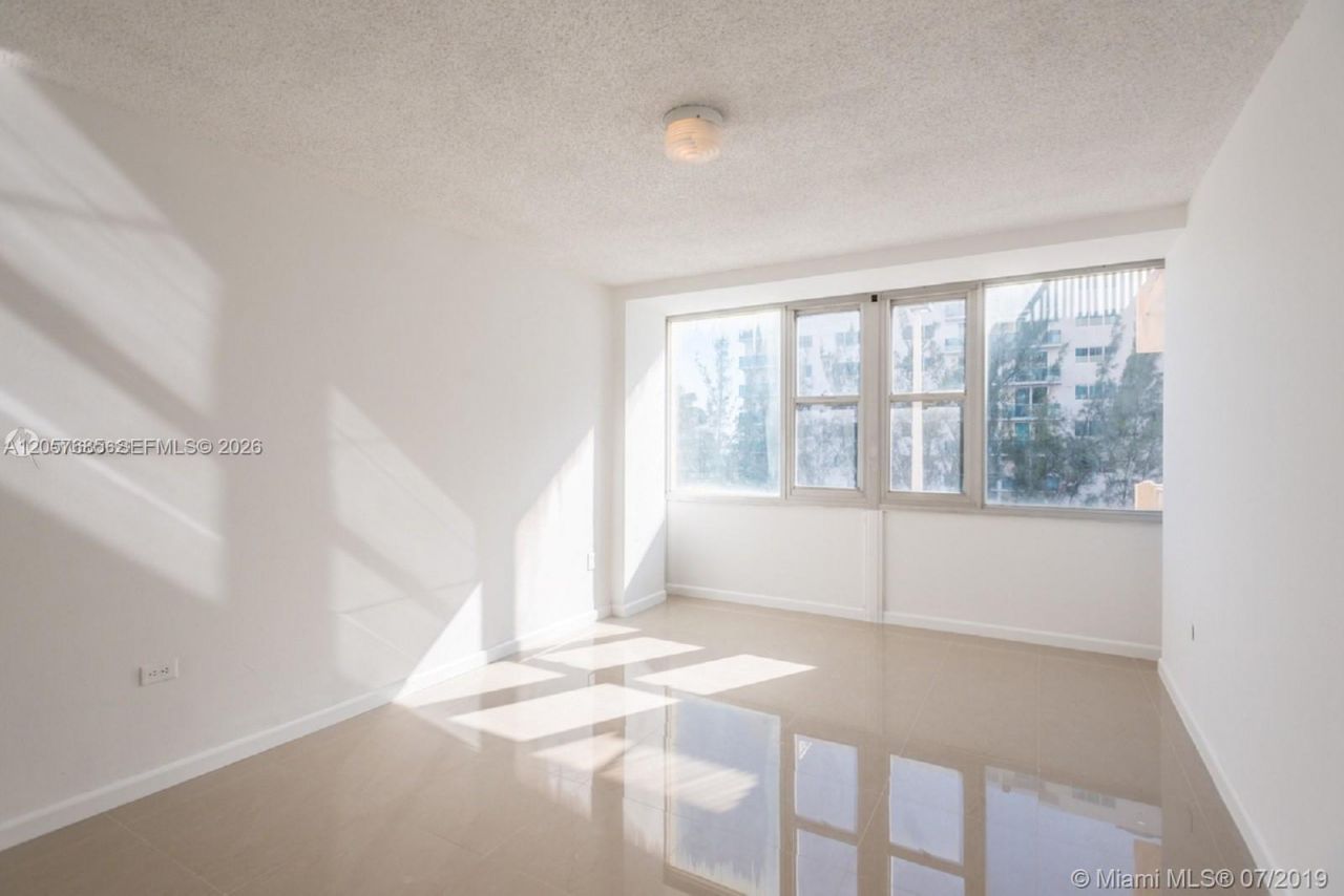 7545 E Treasure Dr, Unit 2H, North Bay Village, FL 33141 Photo