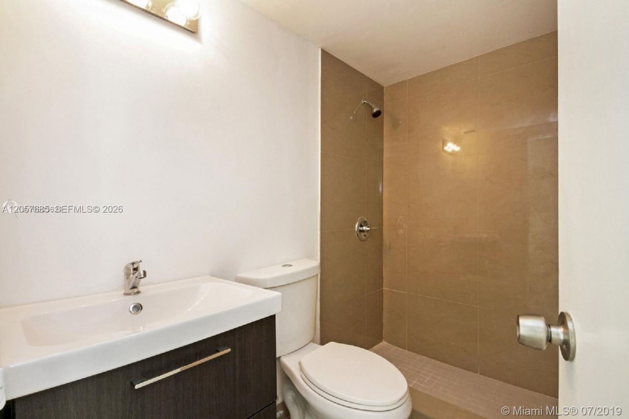 7545 E Treasure Dr, Unit 2H, North Bay Village, FL 33141 Photo