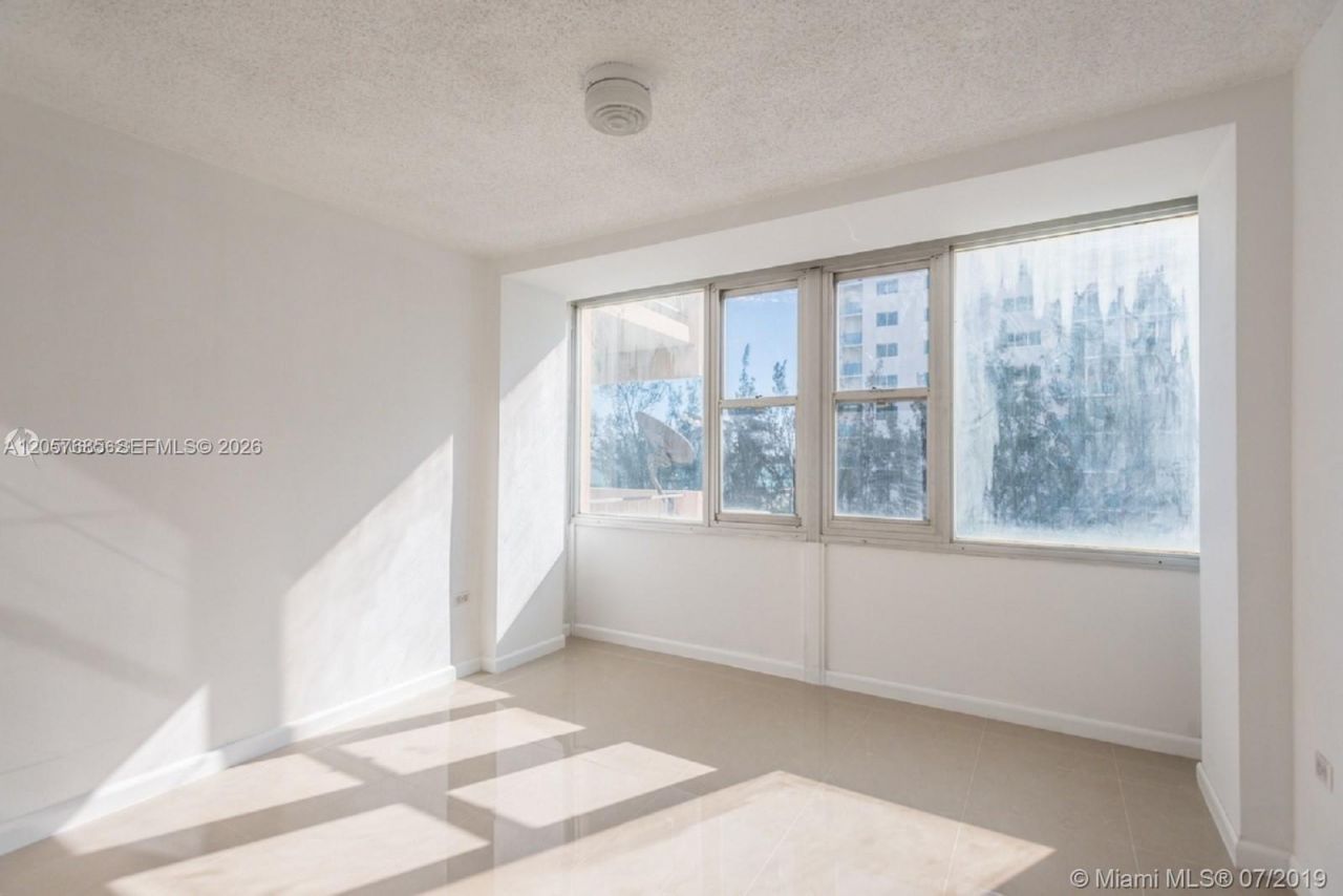 7545 E Treasure Dr, Unit 2H, North Bay Village, FL 33141 Photo