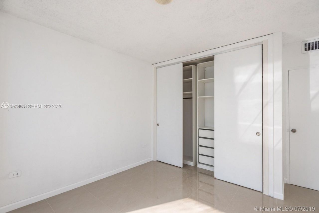 7545 E Treasure Dr, Unit 2H, North Bay Village, FL 33141 Photo