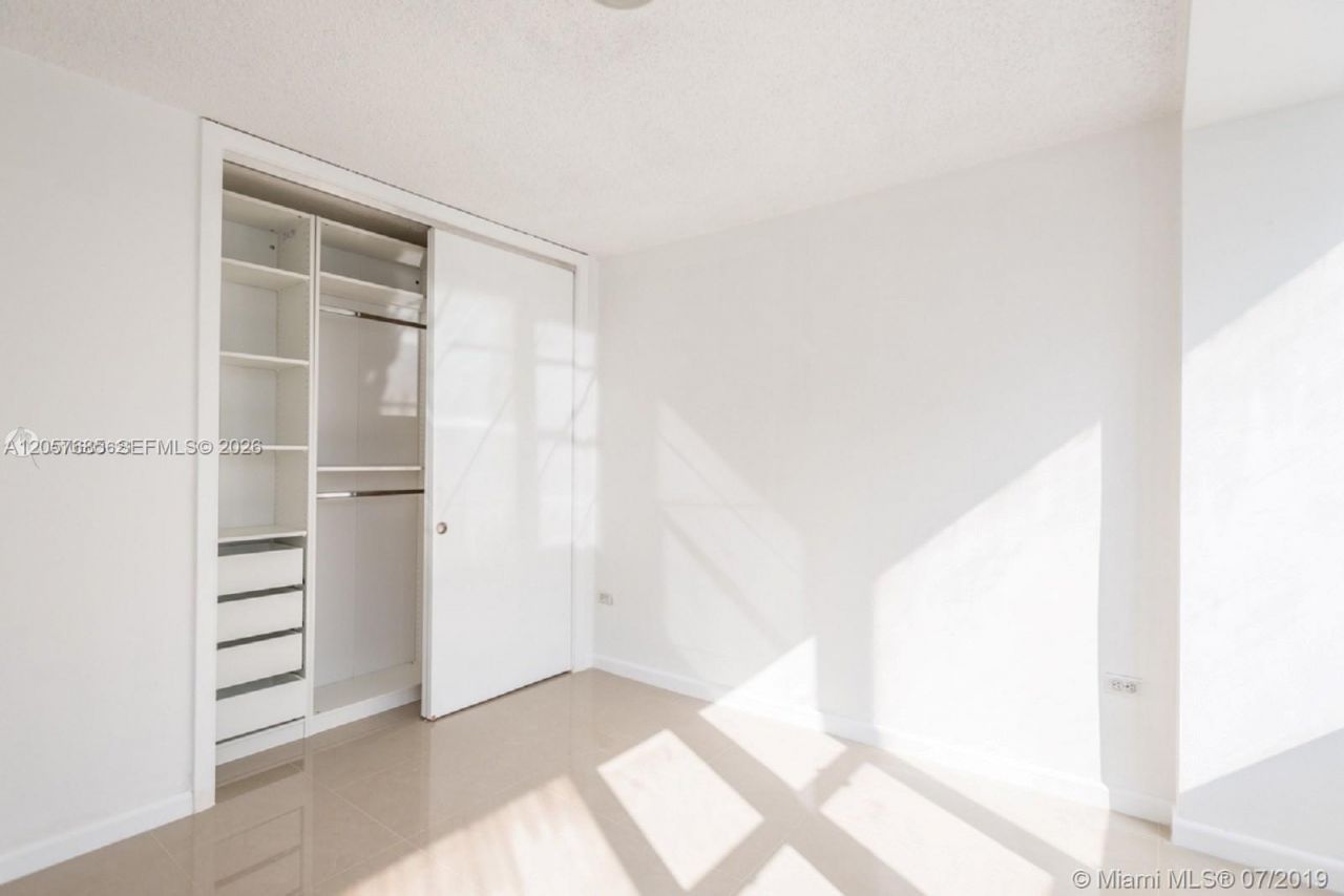 7545 E Treasure Dr, Unit 2H, North Bay Village, FL 33141 Photo