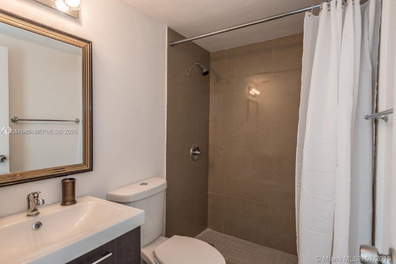 7545 E Treasure Dr, Unit 2H, North Bay Village, FL 33141 Photo