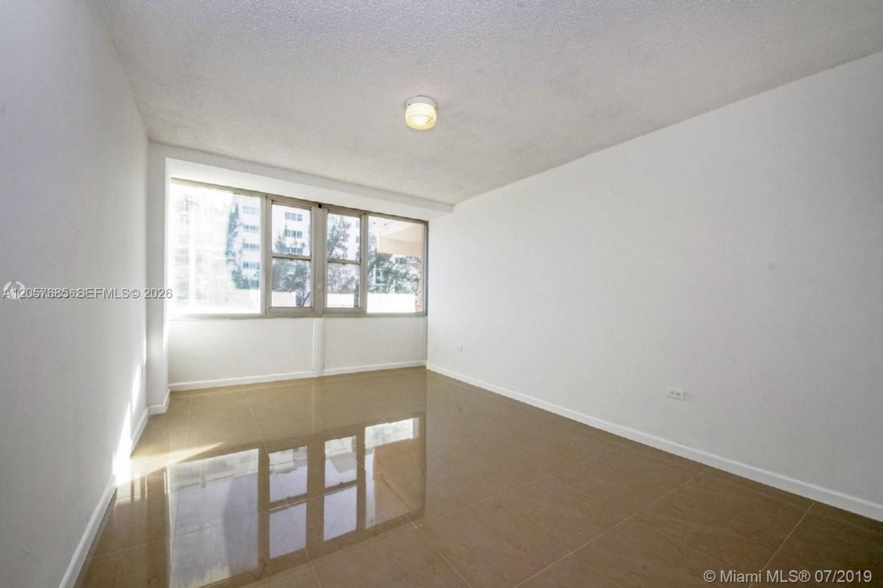 7545 E Treasure Dr, Unit 2H, North Bay Village, FL 33141 Photo