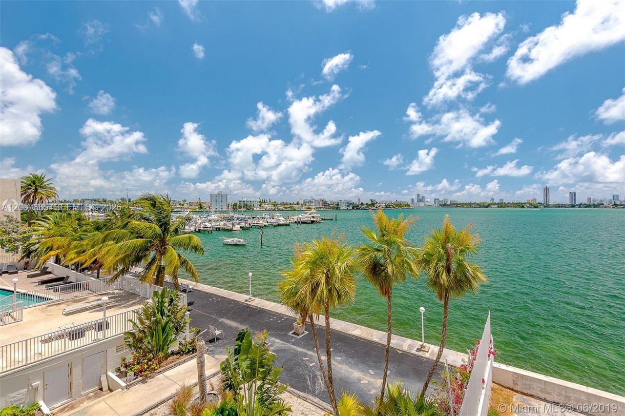 7545 E Treasure Dr, Unit 2H, North Bay Village, FL 33141 Photo