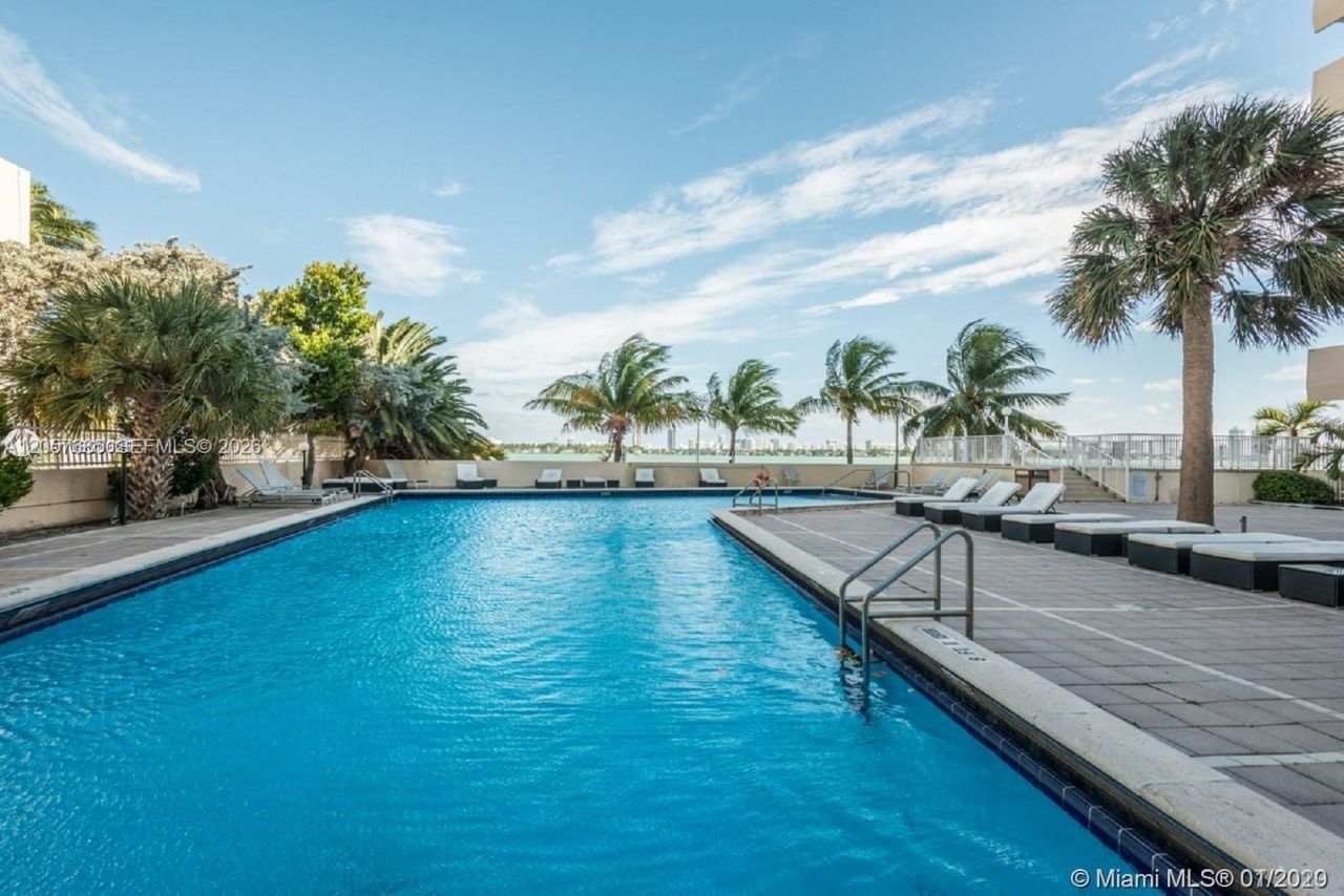 7545 E Treasure Dr, Unit 2H, North Bay Village, FL 33141 Photo