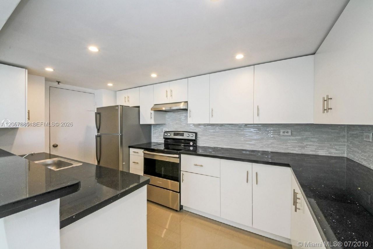 7545 E Treasure Dr, Unit 2H, North Bay Village, FL 33141 Photo