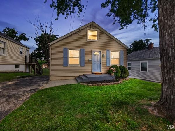 1015 S 6th Street, St Charles, MO 63301