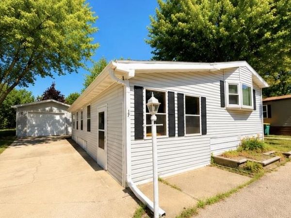 806 28th Street, Unit 17, Milford, IA 51351