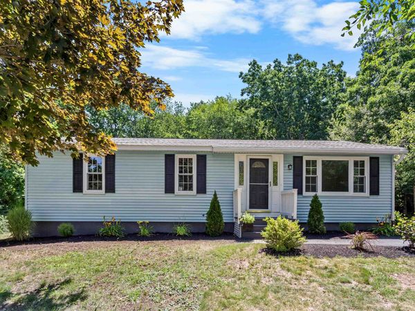 14 Derryfield Road, Derry, NH 03038