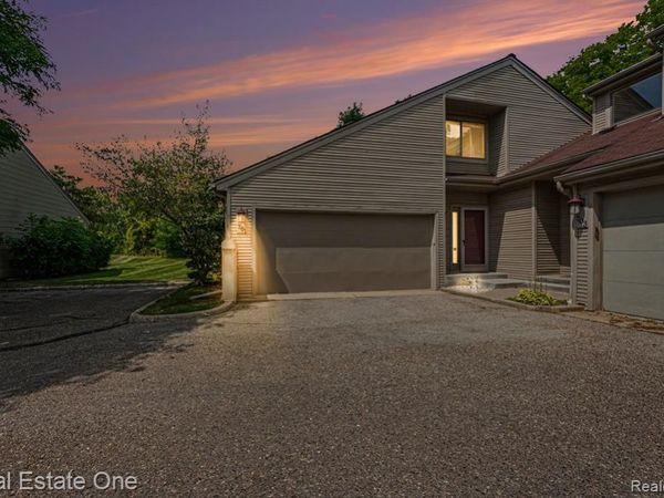 701 Charing Court, Rochester Hills, MI 48307