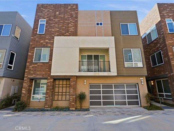 809 Brickyard Lane, Costa Mesa, CA 92627
