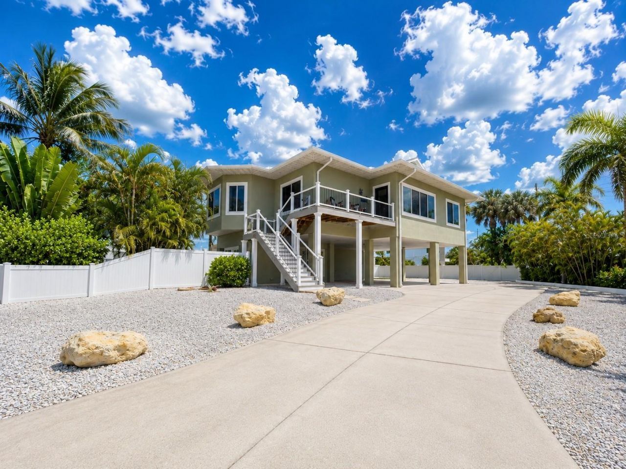 140 50th Street, Holmes Beach, FL 34217 Photo