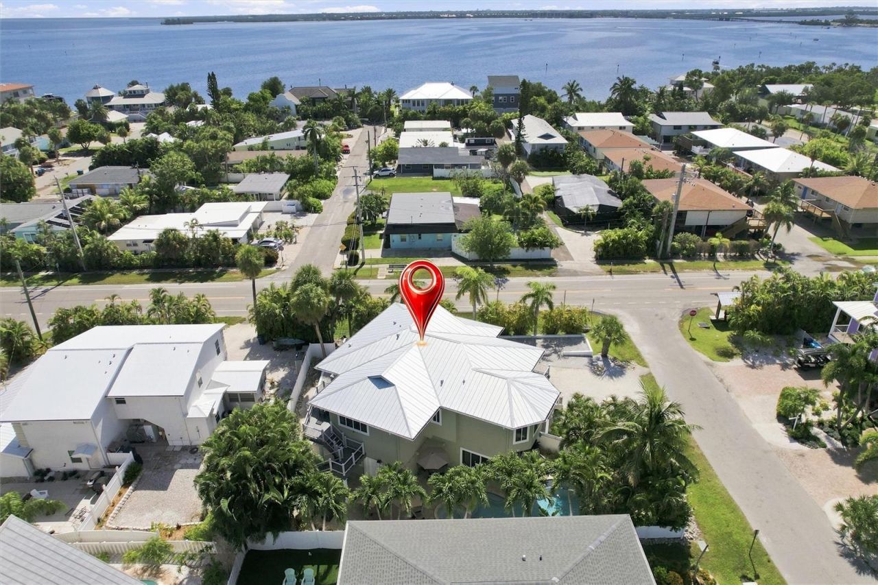 140 50th Street, Holmes Beach, FL 34217 Photo