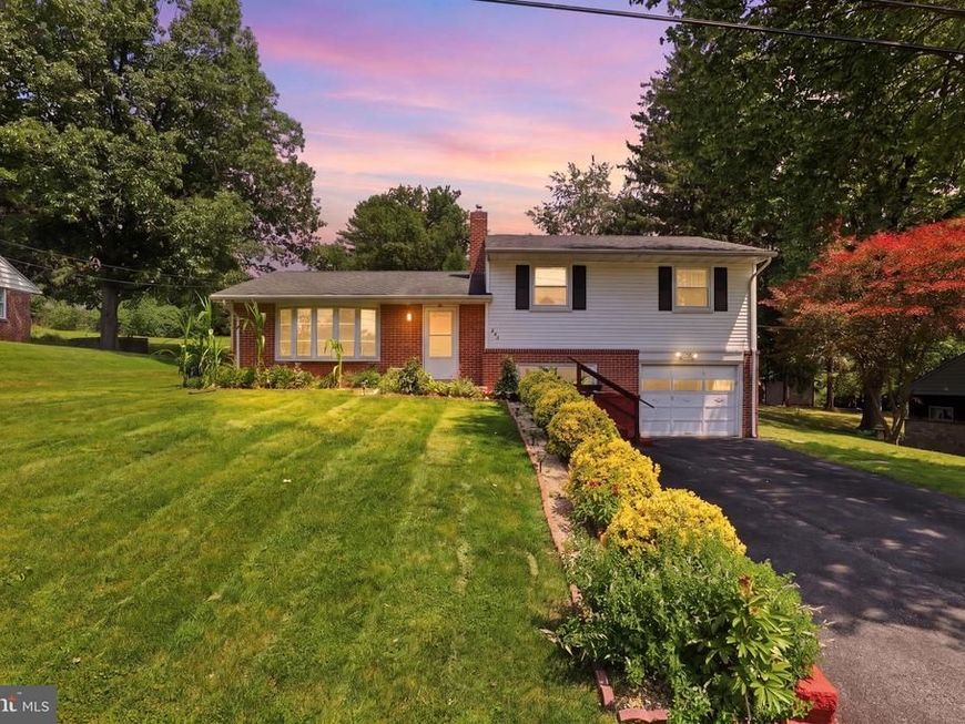 503 Fairway Drive, Lancaster, PA 17603 Main Photo