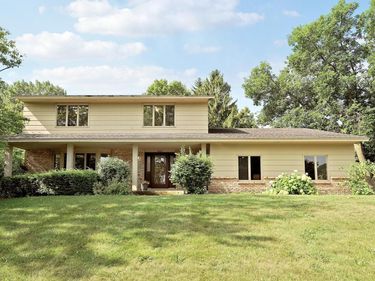 8359 Amsden Ridge Drive, Bloomington, MN 55438