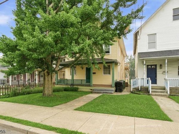 39 Broad St, Washington, NJ 07882