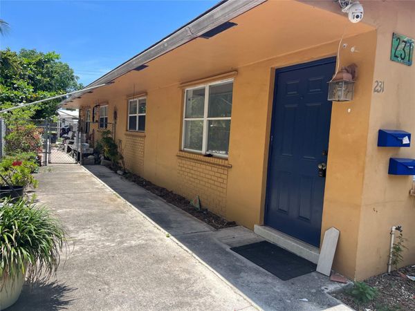 231 SW 8TH Street, Unit 1, Dania Beach, FL 33004