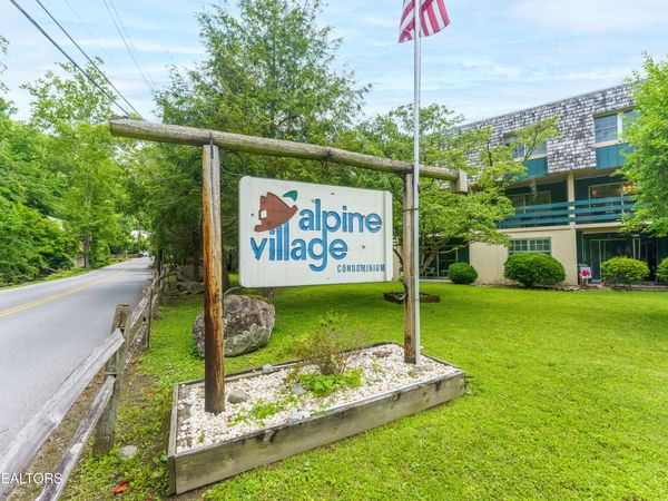 260 Roaring Fork Rd, Gatlinburg, TN 37738