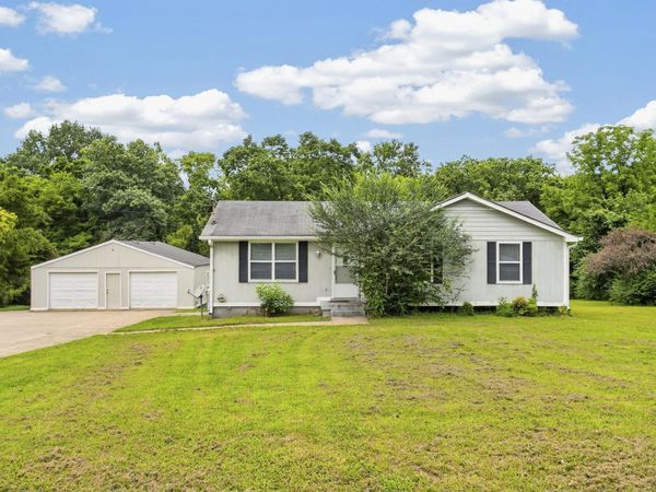 1009 Lynndale Dr , Castalian Springs, TN 37031