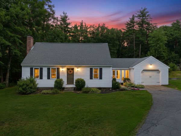 24 Manchester Road, Amherst, NH 03031