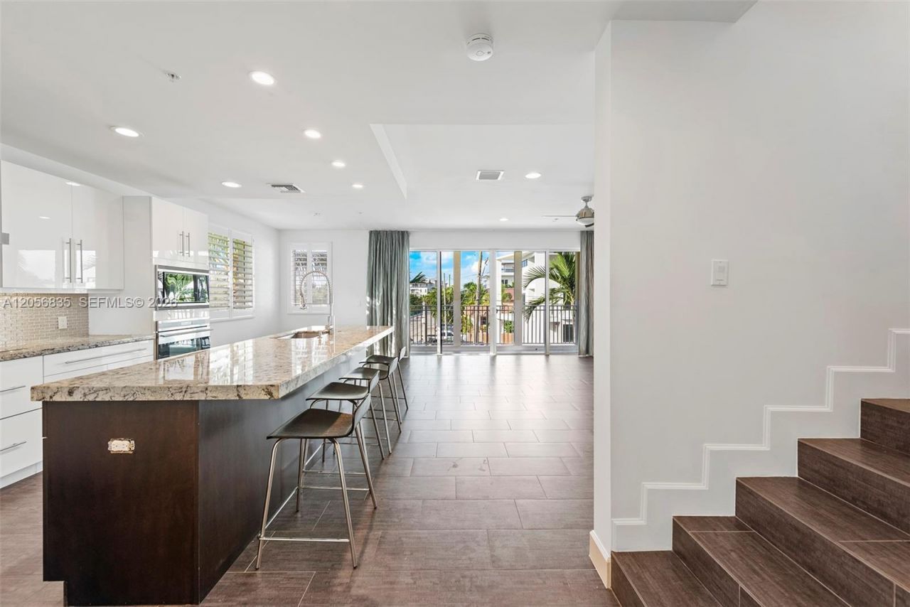 348 Elm St, Unit B-10, Hollywood, FL 33019 Photo