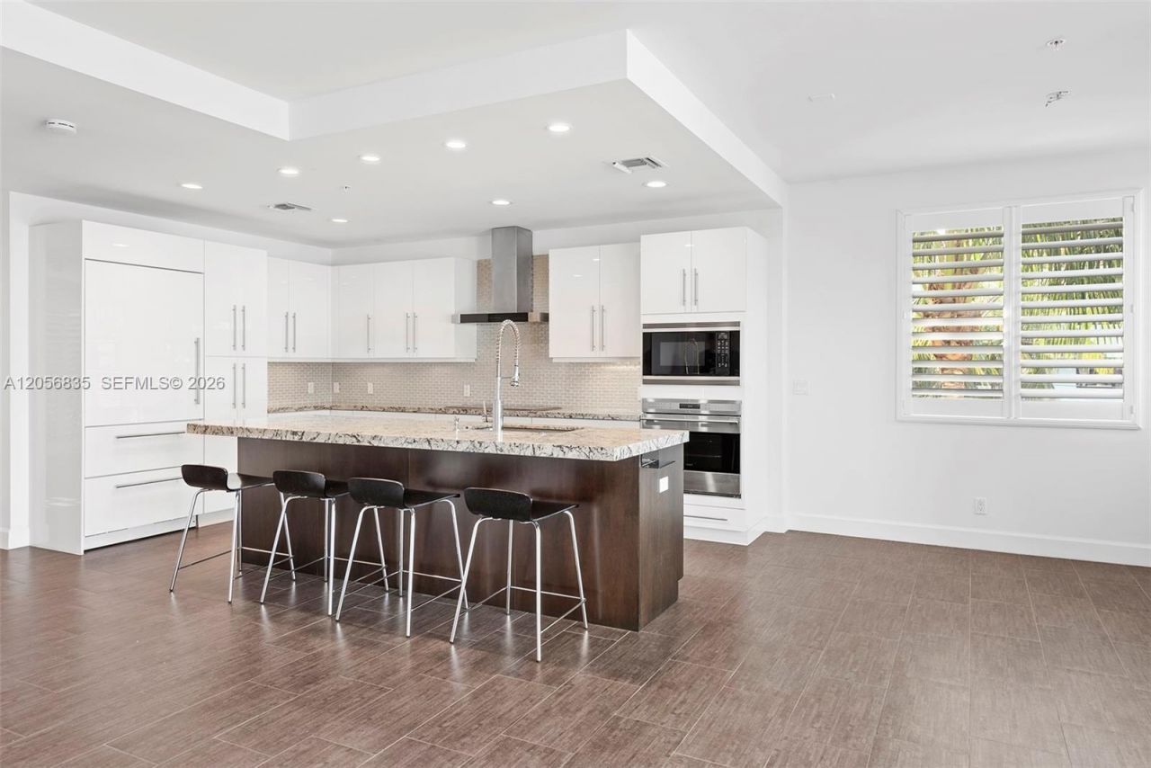 348 Elm St, Unit B-10, Hollywood, FL 33019 Photo