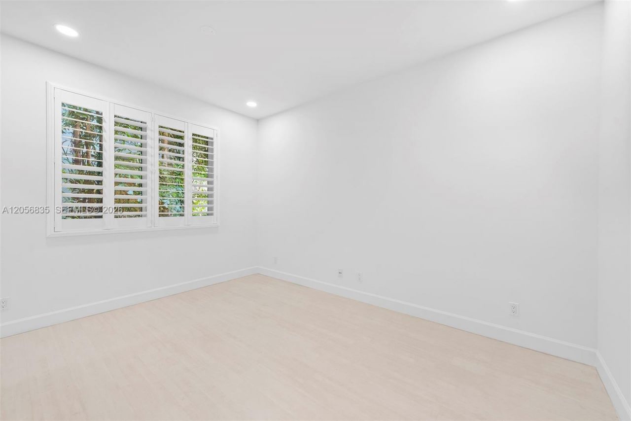 348 Elm St, Unit B-10, Hollywood, FL 33019 Photo