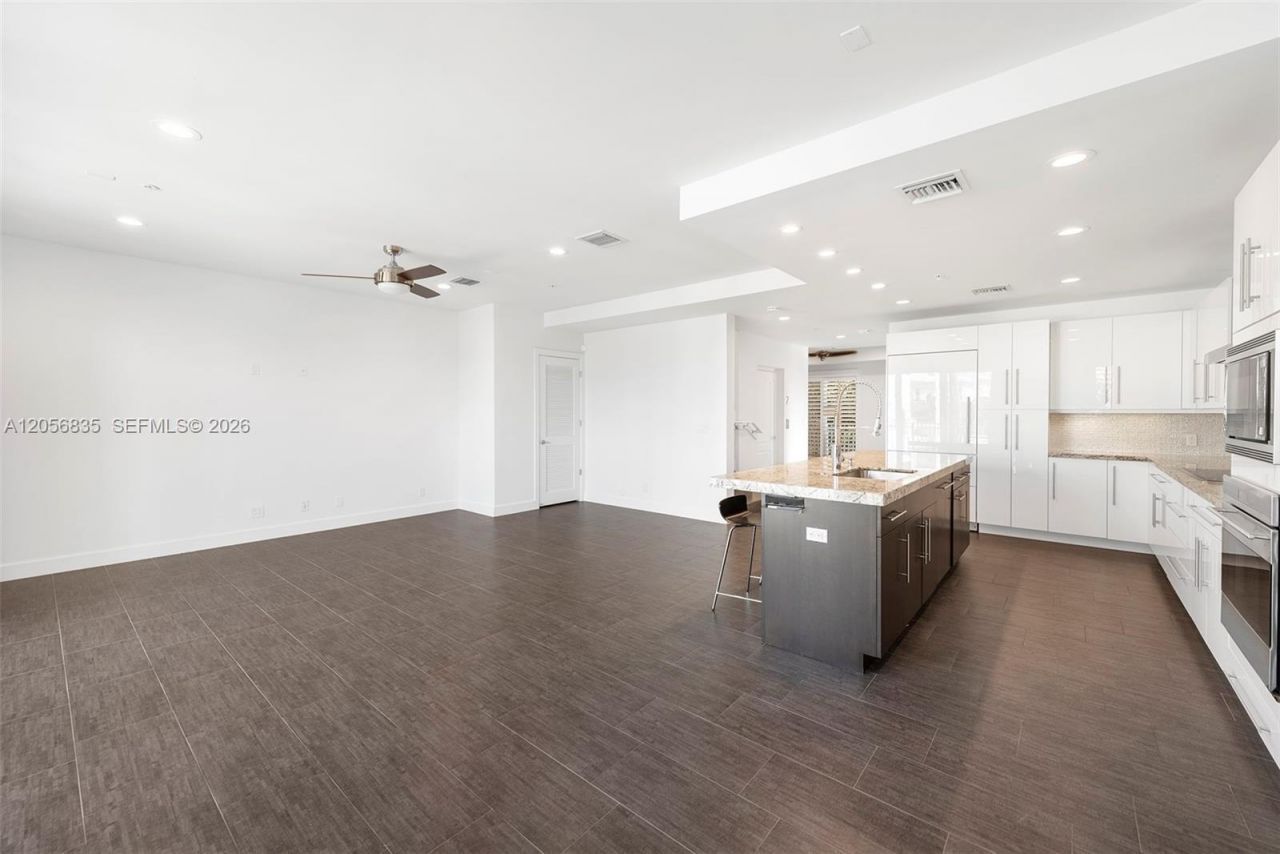 348 Elm St, Unit B-10, Hollywood, FL 33019 Photo