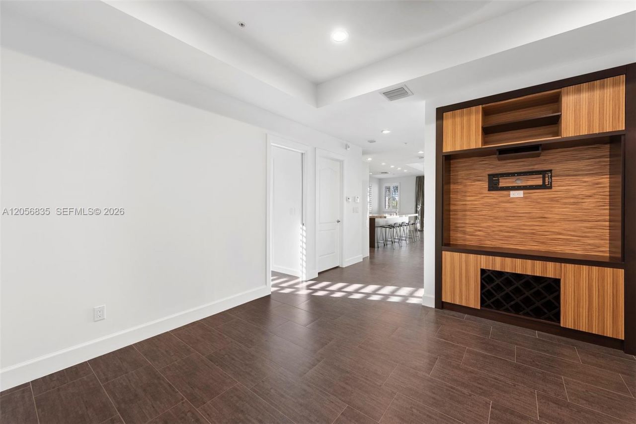 348 Elm St, Unit B-10, Hollywood, FL 33019 Photo