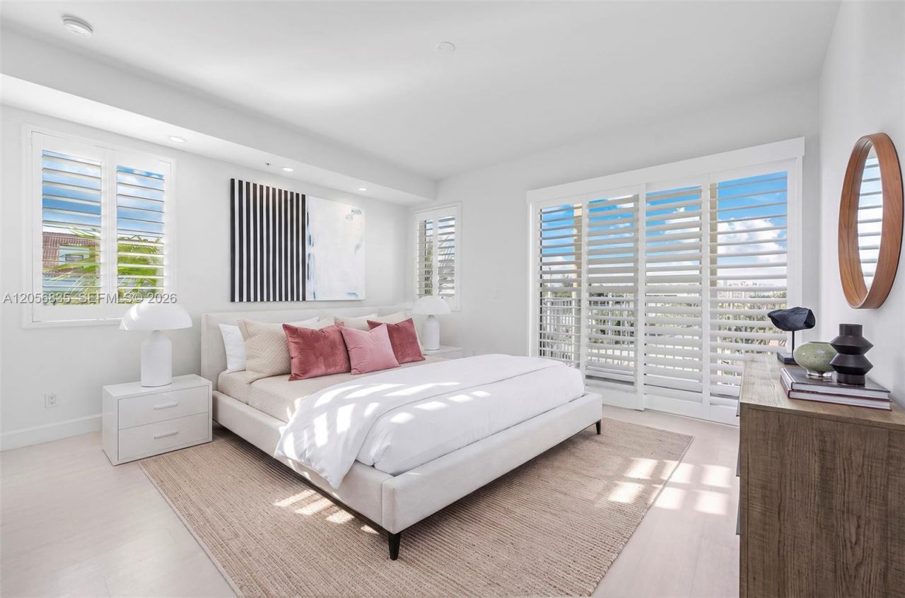348 Elm St, Unit B-10, Hollywood, FL 33019 Photo