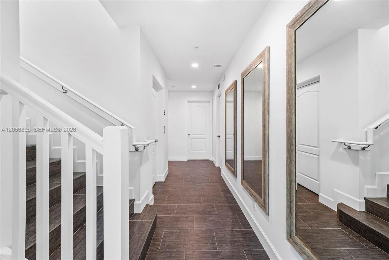 348 Elm St, Unit B-10, Hollywood, FL 33019 Photo
